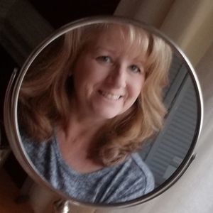 Meet your Posher, Debbie